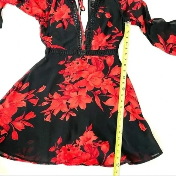 Lulu’s Feel the Love Black & Red Floral Print Bell Sleeve Size S - Picture 12 of 16